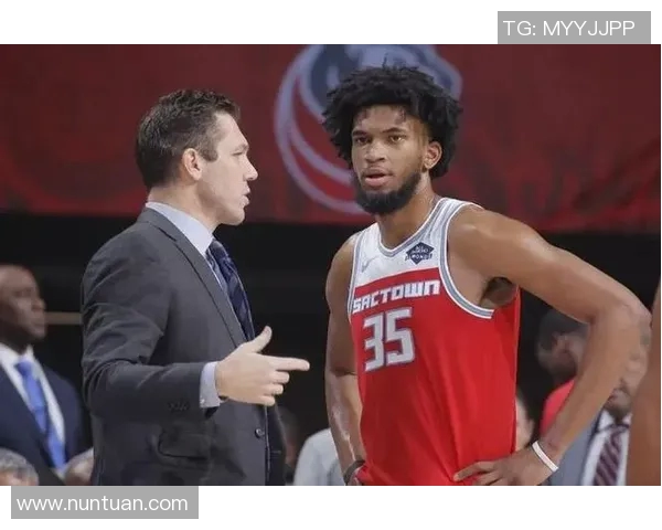 希尔德开场穿错短裤引发尴尬暂停期间急返更衣室更换装备